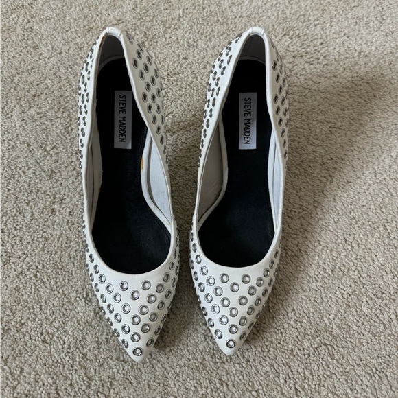 Women’s size 10 white pumps with silver grommets
Never worn!!!!! - Picture 1 of 7